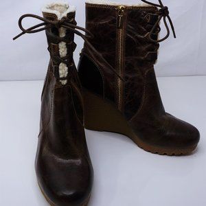 Michael Michael Kors wedge brown lined leather boots size 6.5